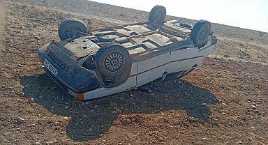 Şanlıurfa'da kontrolden çıkan otomobil şarampole uçtu