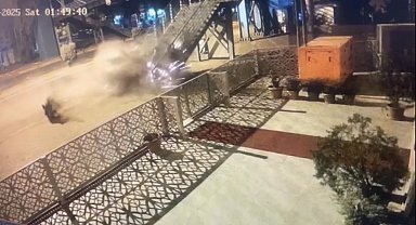 Şanlıurfa'da otomobil üst geçide çarptı: 1 ölü