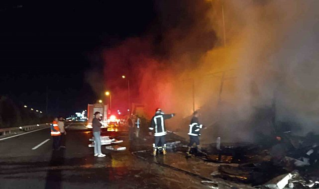 Şanlıurfa'da TV yüklü tır alev topuna döndü