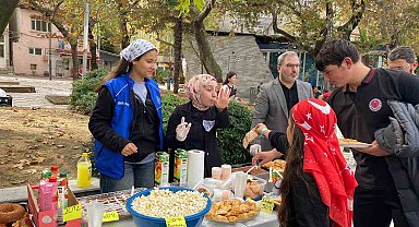 Saraylar Anadolu İmam Hatip Lisesi'nden Gazze'ye destek yürüyüşü