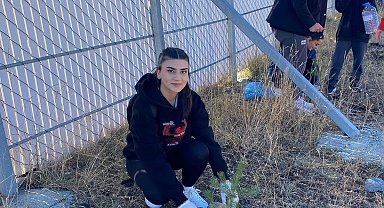 Sarıkamış'ta öğrenciler fidan dikti