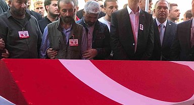 Şehit polis memleketi Şanlıurfa'da gözyaşları arasında defnedildi
