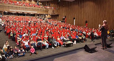 Şermin Yaşar: "Türkçe'nin en orijinal hali köylerde"
