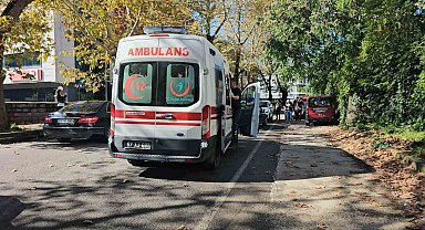 Seyir halindeyken önündeki araca çarpan sürücü yaralandı