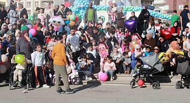 Siirt'te Aile Festivali'nde yüzlerce çocuk doyasıya eğlendi