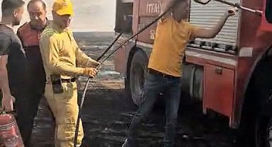 Siirt'te anız yangınına müdahale eden itfaiye aracı alevlere teslim oldu