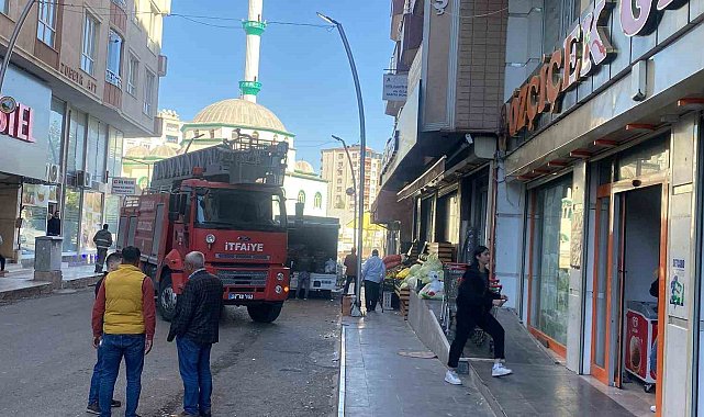 Siirt'te bir binadaki dairede çıkan yangında 7 kişi dumandan etkilendi