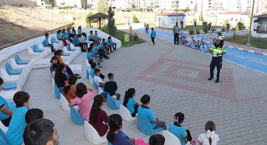 Siirt'te çocuklar trafik kurallarını eğlenerek öğreniyor