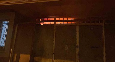 Siirt'te gıda malzemelerinin bulunduğu depo küle döndü