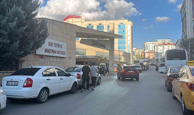 Siirt'te hastane bahçesinde bıçaklı kavga: 3 yaralı