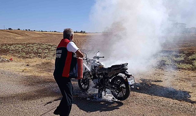 Siirt'te seyir halindeki motosiklet alev aldı