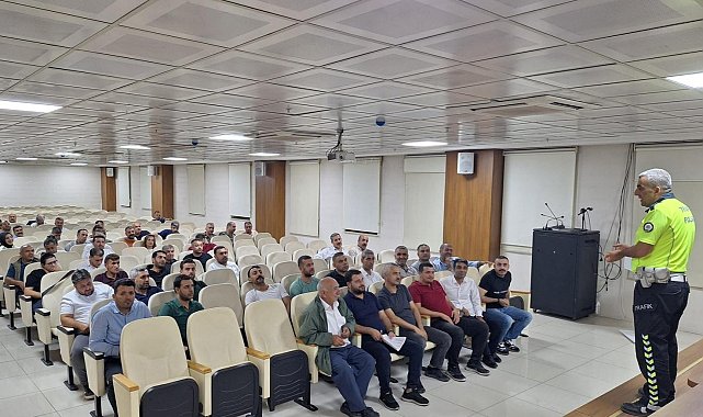 Siirt'te toplu taşıma şoförlerine trafik güvenliği eğitimi verildi