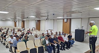 Siirt'te toplu taşıma şoförlerine trafik güvenliği eğitimi verildi