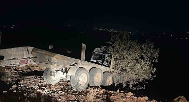 Şırnak'ta tır şarampole yuvarlandı: 1 ölü