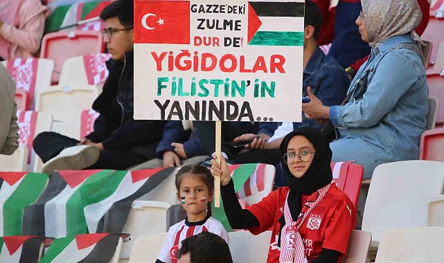 Sivas Stadyumu Gazze için doldu