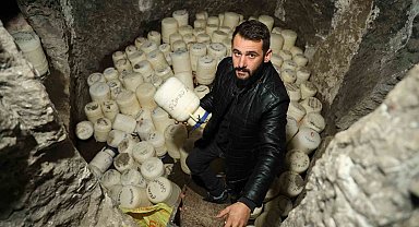 Sivas'ta 2 bin yıllık 'peynir oteli' yüzlerce bidon barındırıyor