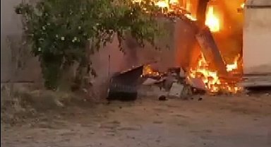 Sivas'ta korkutan yangın: 2 ev, 1 ahır ve samanlık zarar gördü