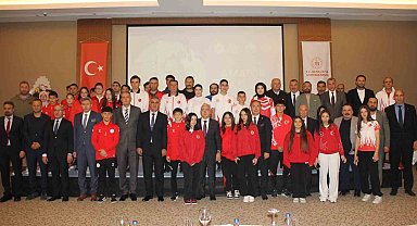 Sivas'ta "Zirvedeki Yiğidolar" ödüllerini aldı