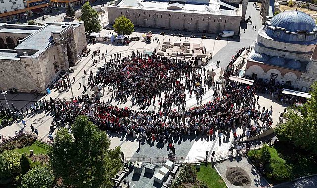 Sivaslı öğrenciler Gazze için tek vücut oldu