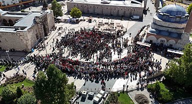Sivaslı öğrenciler Gazze için tek vücut oldu