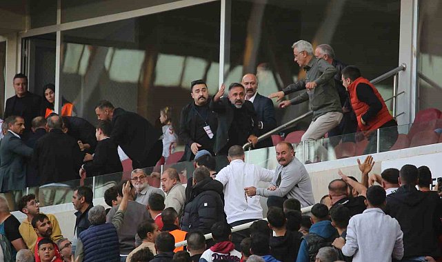 Sivasspor Başkanı Gökhan Karagöl taraftarla tartıştı