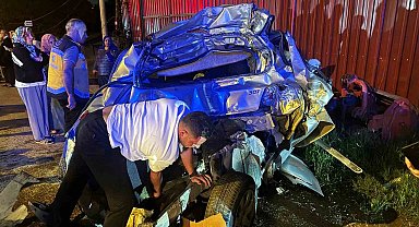 Şoför mahalli dışında hiçbir şey kalmadı: Yaralı sürücü yürüyerek ambulansa gitti