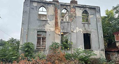 Sultan II. Abdülhamid Han'ın inşa ettirdiği postane binası restore edilmeyi bekliyor