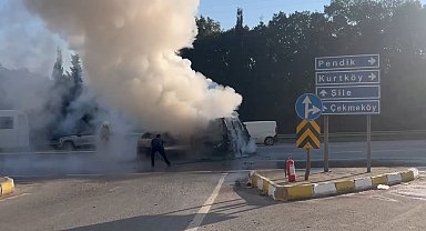 Sultanbeyli'de çarpışan araç alev topuna döndü