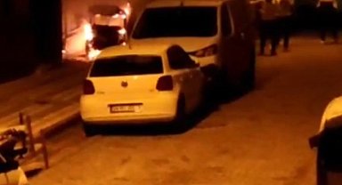 Sultangazi'de elektrikli araç yanarak küle döndü