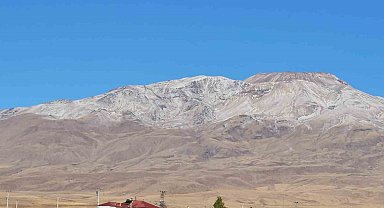 Süphan Dağı beyaza büründü
