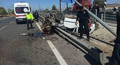 Takla atan otomobil direğe ve bariyerlere çarptı: 2 yaralı