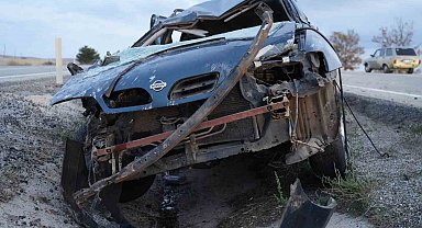 Takla atan otomobil hurdaya döndü: Aynı aileden 3 yaralı