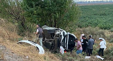 Takla atıp şarampole devrilen genç sürücü hayatını kaybetti