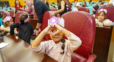 Tarsus'ta meclis koltukları bu kez kız çocuklarının oldu