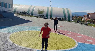 Tavşanlı'da 5'inci sınıf öğrencileri hem oyunlarla öğreniyor hem de eğleniyor