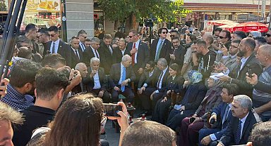 TBMM Başkanı Kurtulmuş namaz sonrası vatandaşlarla çay içip simit yedi