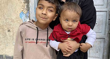 Tedaviyle dünyanın renklerini ilk defa gören 2 kardeş, başka hastalara da umut oldu