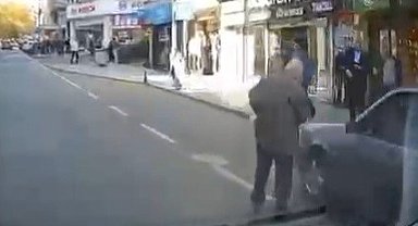 Tekirdağ'da makas dehşeti: Yaşlı vatandaş kıl payı kurtuldu