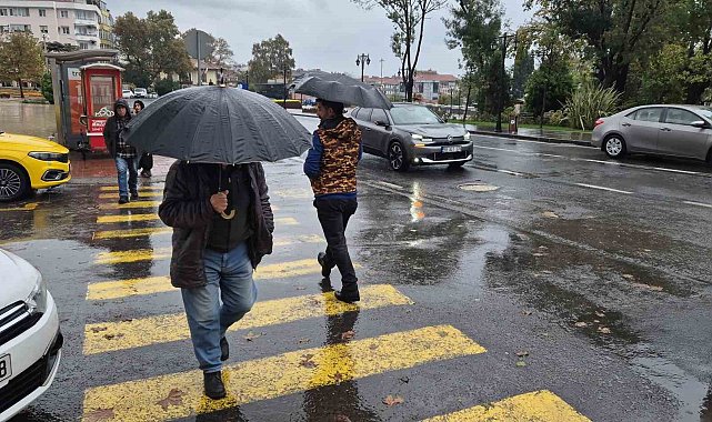 Tekirdağ'da sağanak yağış yüzleri güldürdü