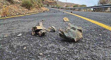 Tekirdağ'da taş ve kayalar yola düştü
