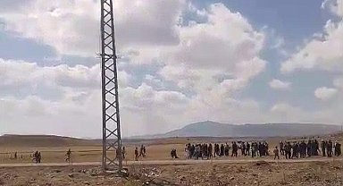 Tekman'da cenaze sırasında iki aile birbirine girdi