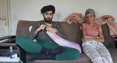 Telefon bağımlısı genç: 3 yıldır evden dışarı ne tek bir adım attı ne de beslenmek dışında bir şey yaptı