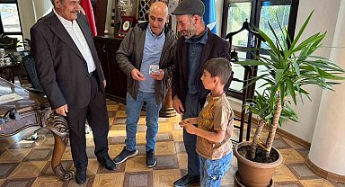 Temizlik personeli buldu, başkan teslim etti: İşçinin dürüstlüğü takdir topladı