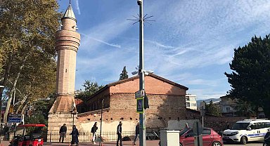 Tepki çeken restorasyon: "602 yıllık minare ayakta, 18 yıllık minare çürüyor"