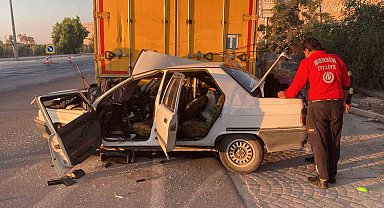 Tıra çarpan otomobilin sürücüsü hayatını kaybetti
