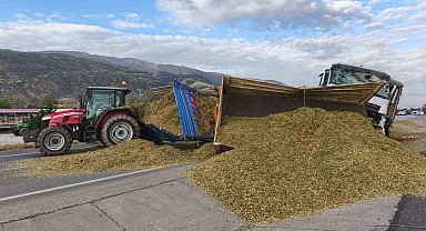 Tırın traktöre çarptığı kazada iki kişi yaralandı