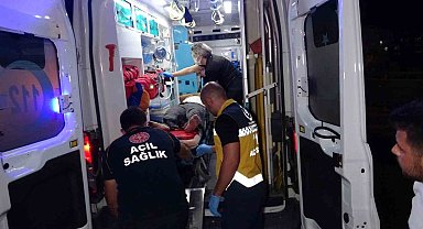 Tırla otomobil çarpıştı: Hurdaya dönen otomobildeki sürücü yaralanmadı, tır sürücüsü kabinde sıkıştı