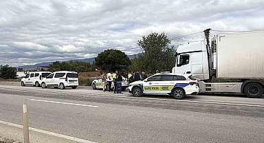 Tokat'ta kaçak göçmen taşıyan tır şoförü ve arkadaşı tutuklandı