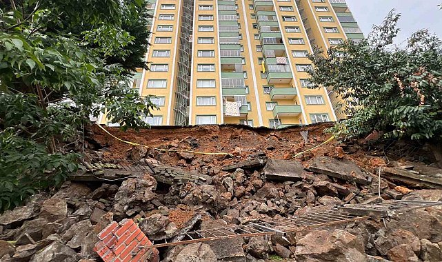 Trabzon'da gece çöken istinat duvarı site sakinlerini korkuttu