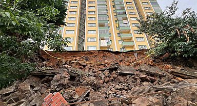 Trabzon'da gece çöken istinat duvarı site sakinlerini korkuttu